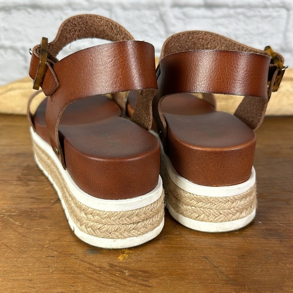 MIA Kiera vegan leather platform sandal with single strap/buckle. Size 7.5 - Picture 7 of 13